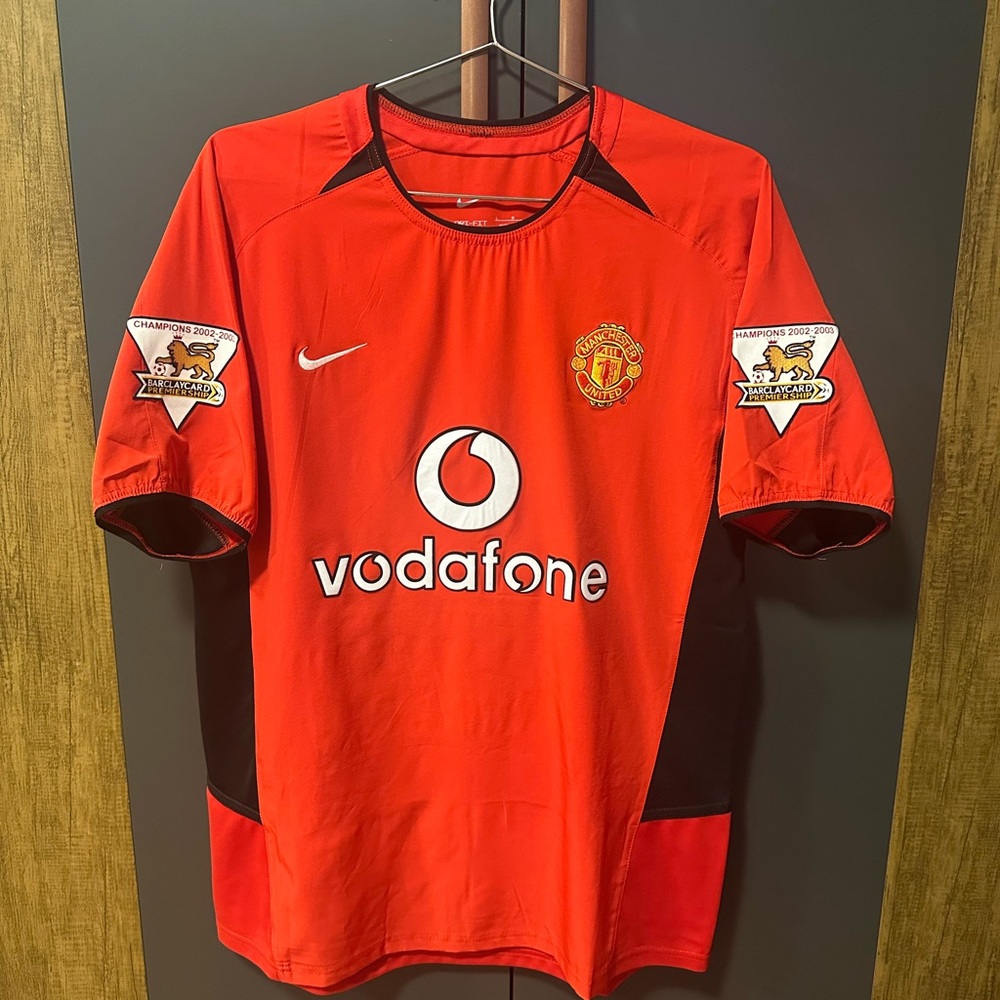 Manchester United Retro 02-04 Home Jersey (Beckham #7 & Champions Patch)